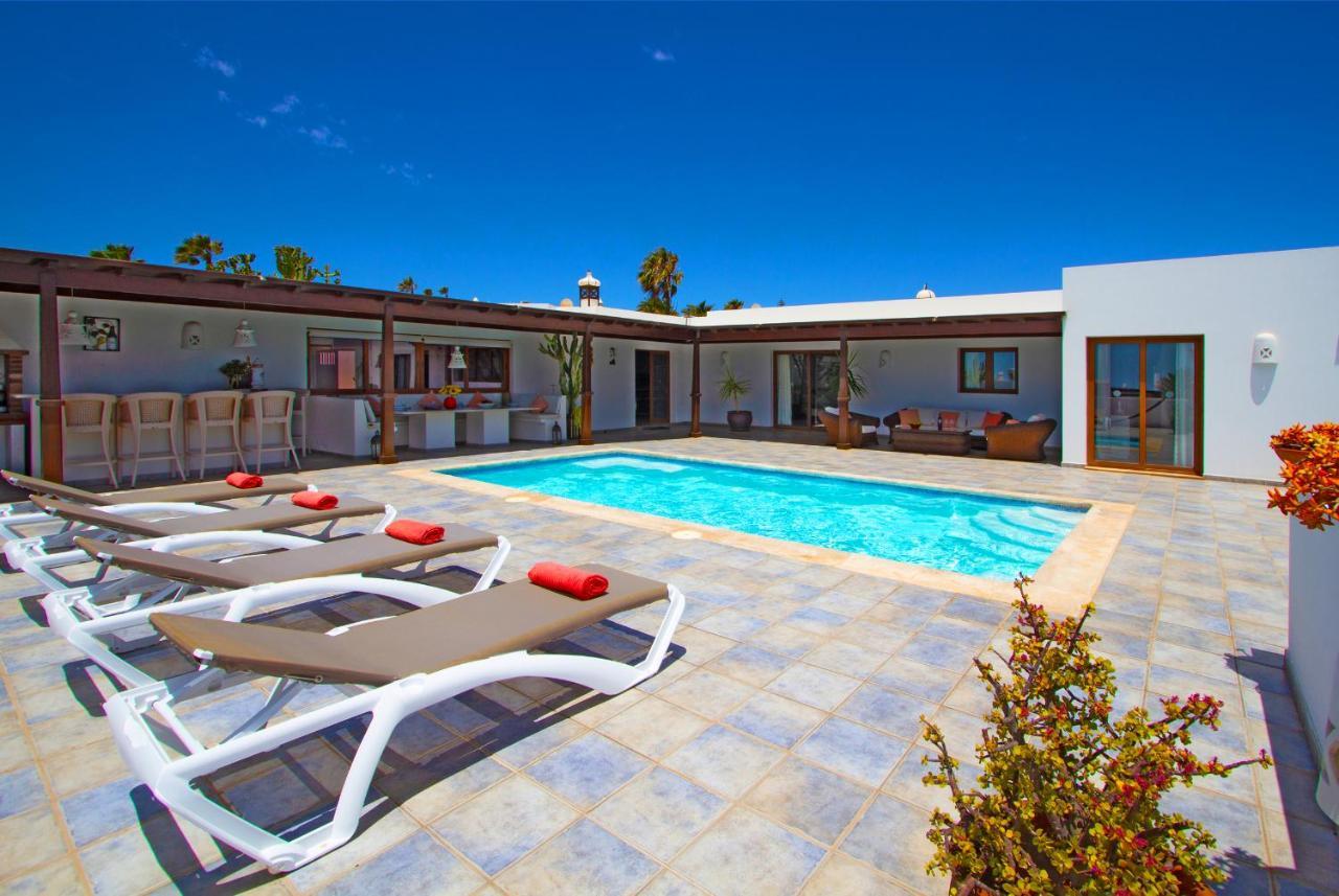 Las Chimeneas Playa Blanca  Exterior photo