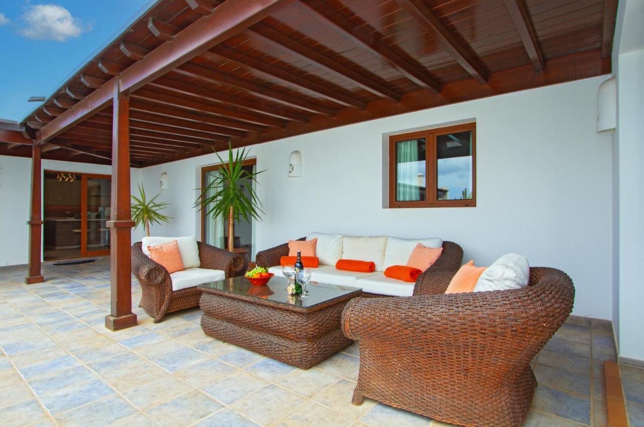 Las Chimeneas Playa Blanca  Exterior photo