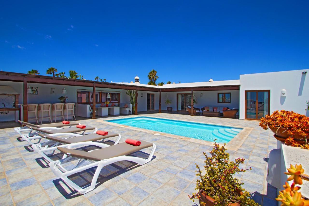 Las Chimeneas Playa Blanca  Exterior photo